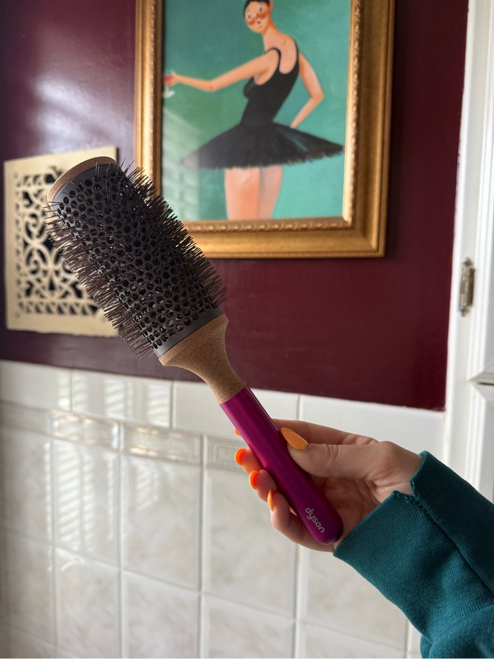Dyson fuchsia round vented thermal brush with tan barrel